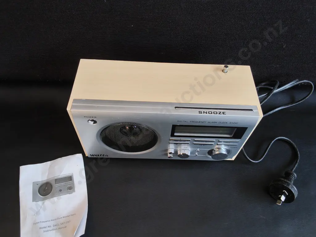 WATTS DIGITAL ALARM CLOCK AND RADIO, H 14 CM Image 1++