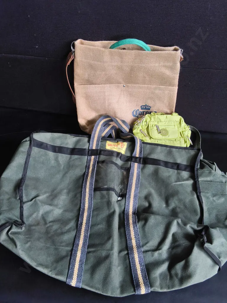 MIX OF BAGS, WIDEST W 74 CM Image 1++