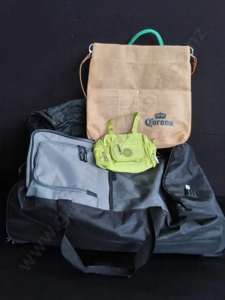 MIX OF BAGS, WIDEST W 74 CM Image 1++