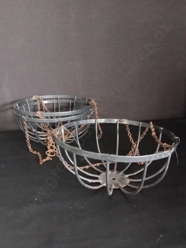 3 HANGING BASKETS Image 1++