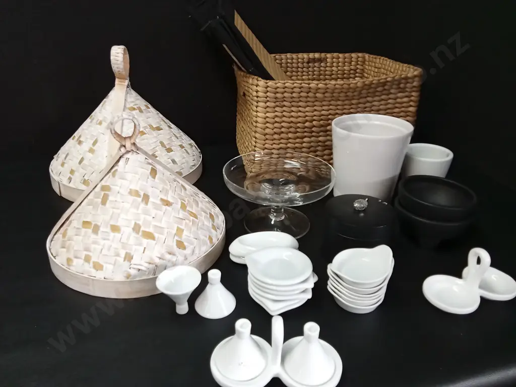 ASSORTED KITCHEN ITEMS Image 1++