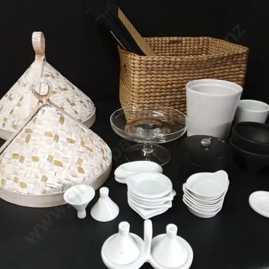 ASSORTED KITCHEN ITEMS