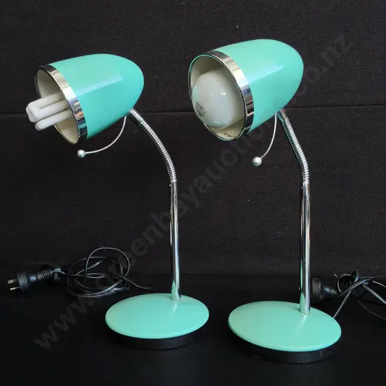 PAIR OF RETRO MERCATOR "SARA" DESK LAMPS, H 37.5 CM, WORKING