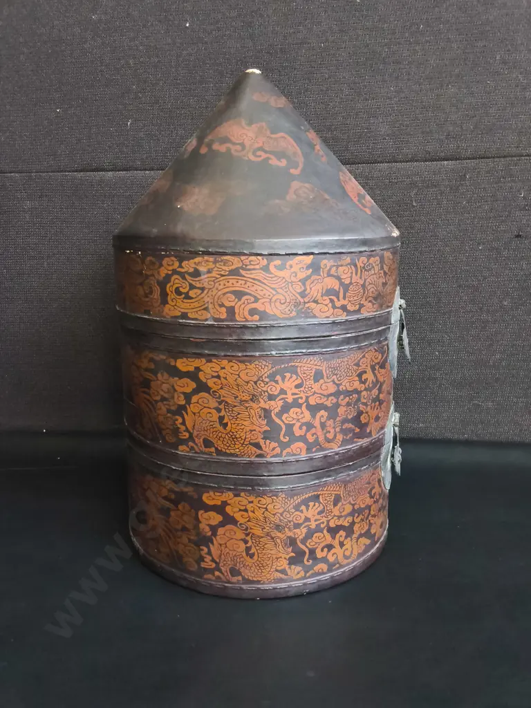 VINTAGE CHINESE TIERED LACQUERED LEATHER HAT BOX, H 37 CM Image 1++