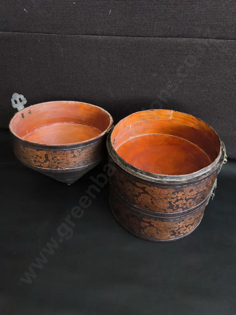VINTAGE CHINESE TIERED LACQUERED LEATHER HAT BOX, H 37 CM Image 1++