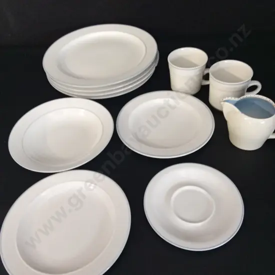 8 PLATES AND 2 MUGS WITH A LIGHT BLUE TRIM AND A SUSIE COOPER JUG H8CM