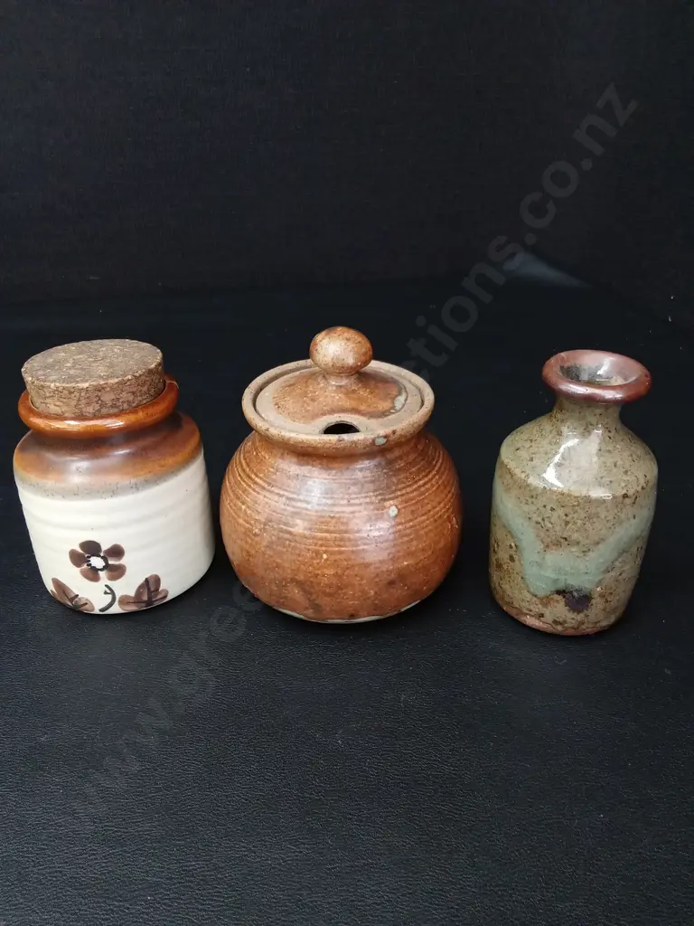 5 PIECES OF POTTERY TALLEST H10CM Image 1++