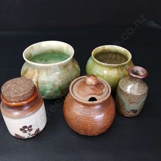 5 PIECES OF POTTERY TALLEST H10CM