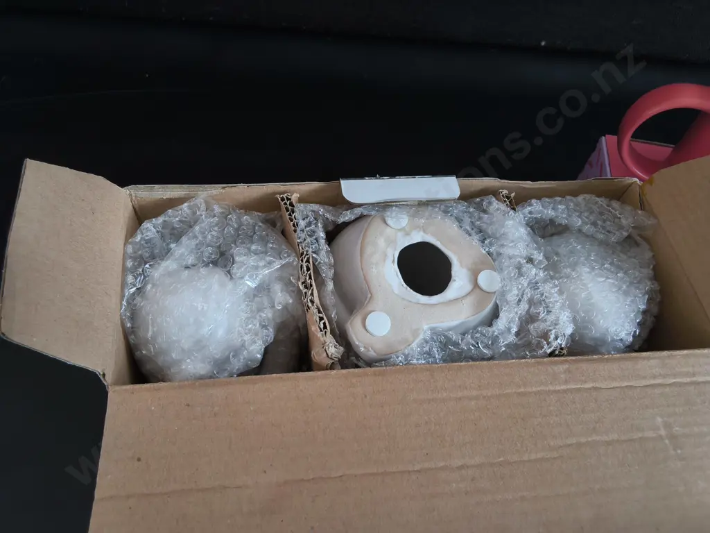BRAND NEW SET OF 3 CERAMIC MONKEYS, AND CERAMIC MUG, PACKAGED Image 1++