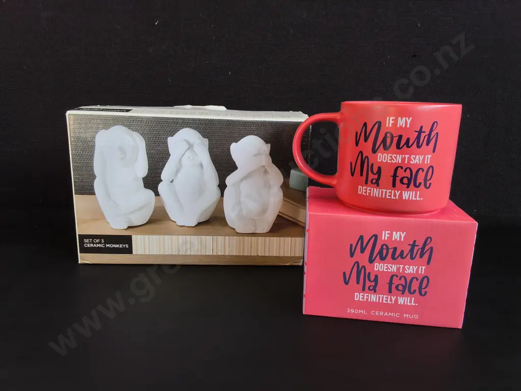 BRAND NEW SET OF 3 CERAMIC MONKEYS, AND CERAMIC MUG, PACKAGED Image 1++