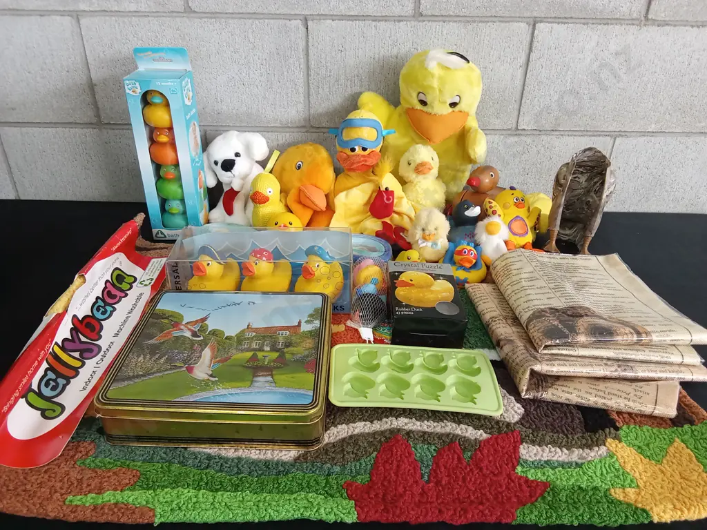 LARGE COLLECTION OF DUCK PIECES Image 1++