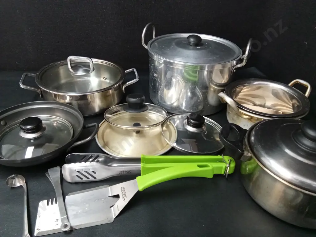 BOX OF KITCHEN ITEMS Image 1++