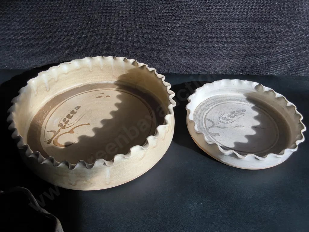 4 STUDIO POTTERY DECORATIVE BOWLS WITH SCALLOPED EDGES, WIDEST DIA 25 CM Image 1++