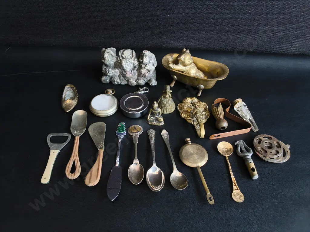 MIX OF VINTAGE ITEMS AND ORNAMENTS, WIDEST W 12 CM Image 1++