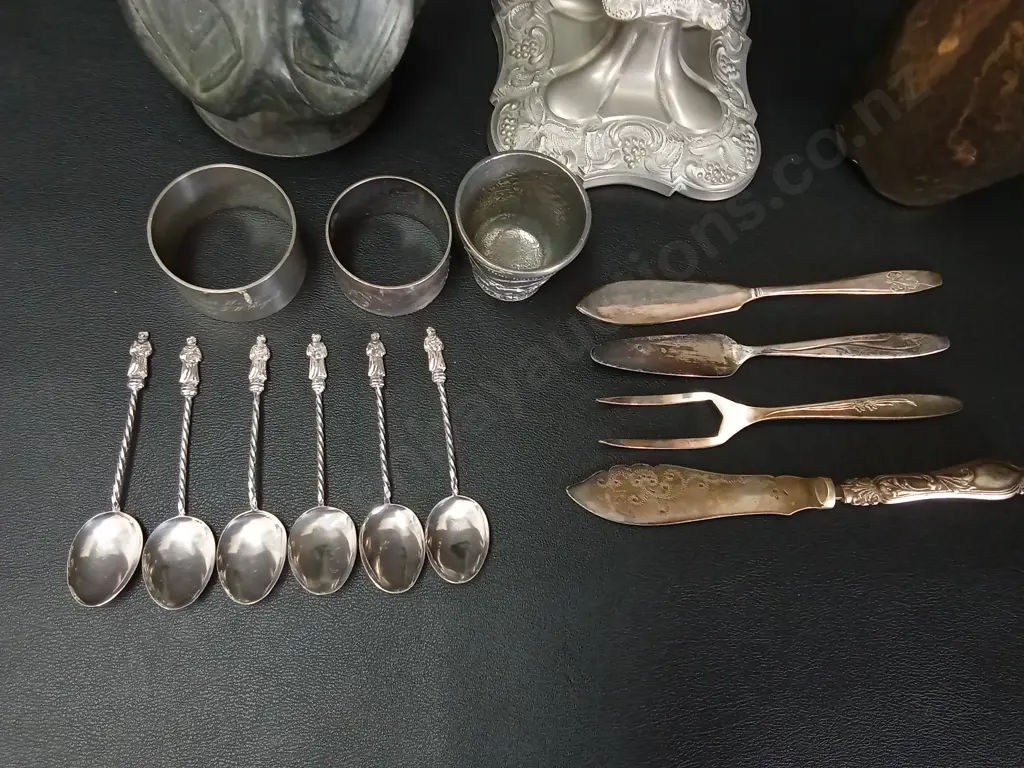 ASSORTED VINTAGE SILVER PLATED AND EPNS ITEMS Image 1++
