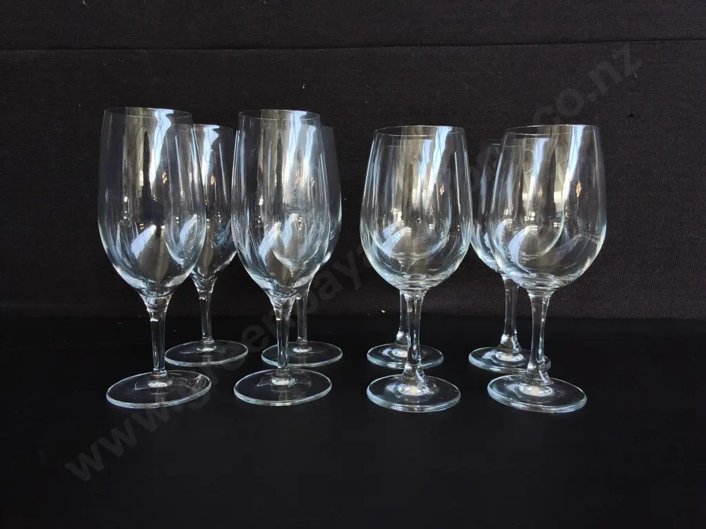 8 WINE GLASSES, 2 SETS OF 4, TALLEST H 20 CM Image 1++