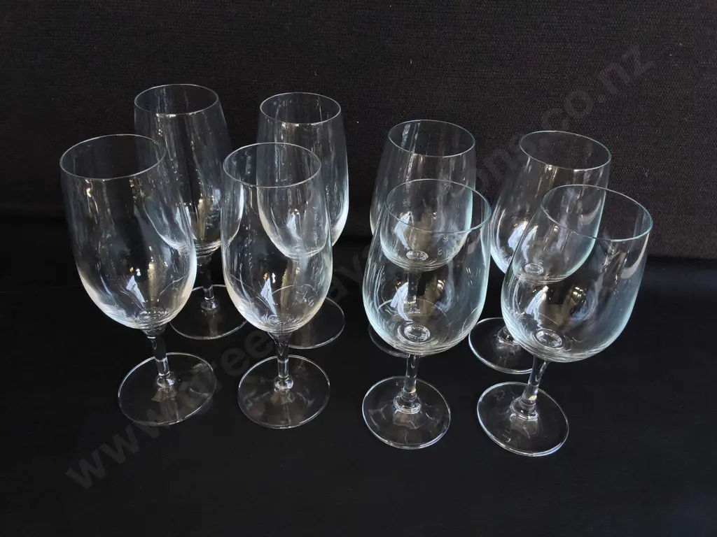 8 WINE GLASSES, 2 SETS OF 4, TALLEST H 20 CM Image 1++
