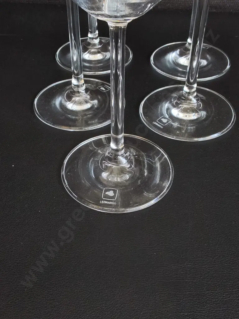 5 CLEAR STEMWARE LEONARDO WINE GLASSES, AND UNBRANDED WINE GLASS, H 22 CM Image 1++
