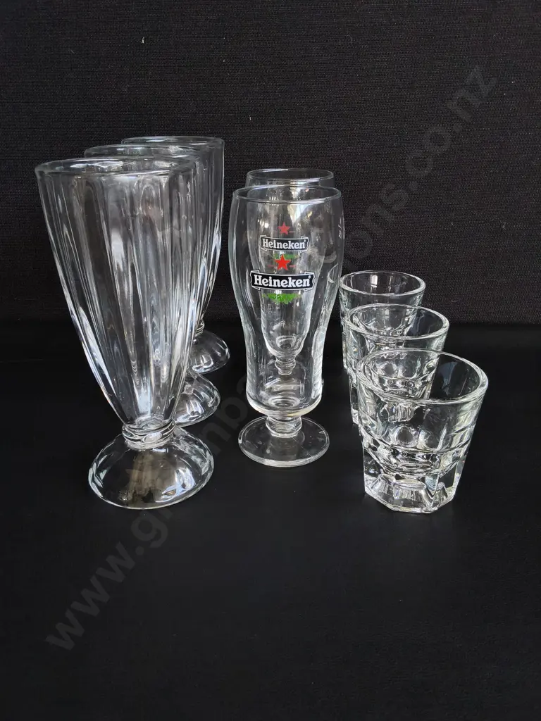 MIX OF GLASSWARE, VINTAGE SODA FOUNTAIN GLASSES, HEINEKEN GLASSES, AND SHOT GLASSES, 8 PIECES, TALLEST H 18.5 CM Image 1++