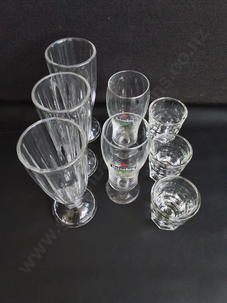 MIX OF GLASSWARE, VINTAGE SODA FOUNTAIN GLASSES, HEINEKEN GLASSES, AND SHOT GLASSES, 8 PIECES, TALLEST H 18.5 CM Image 1++