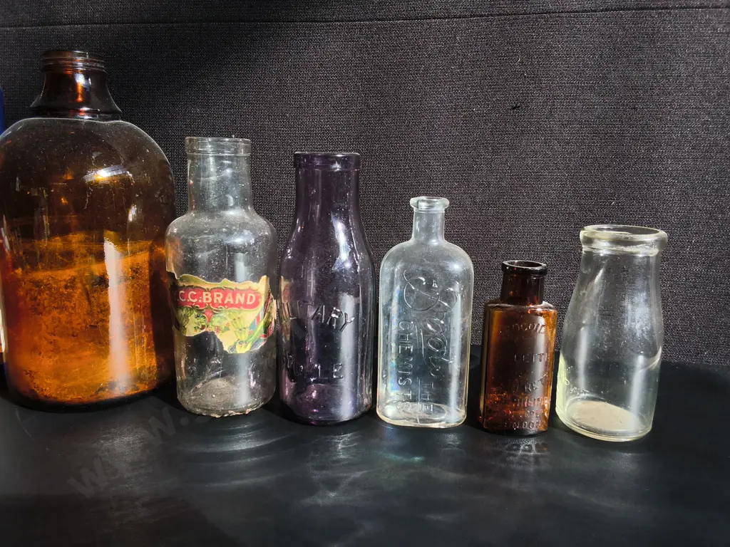 COLLECTION OF 10 VINTAGE CLEAR GLASS BOTTLES, TALLEST H 29 Image 1++