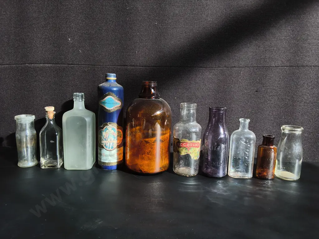 COLLECTION OF 10 VINTAGE CLEAR GLASS BOTTLES, TALLEST H 29 Image 1++