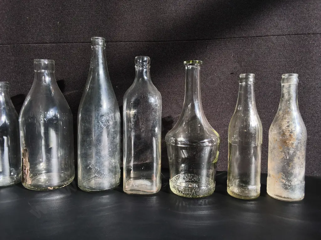 COLLECTION OF 10 VINTAGE CLEAR GLASS BOTTLES, TALLEST H 30 CM Image 1++