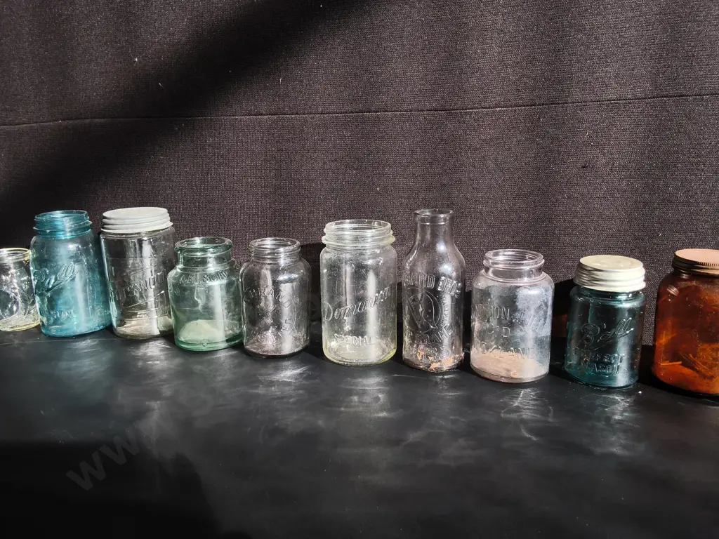 COLLECTION OF 10 VINTAGE GLASS JARS, TALLEST H 19 CM Image 1++