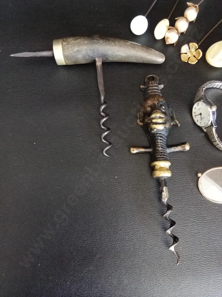 ASSORTED VINTAGE ITEMS INCLUDING CORKSCREW BOTTLE OPENERS, A WATCH, GLASSES AND HAT PINS Image 1++