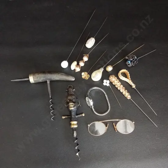 ASSORTED VINTAGE ITEMS INCLUDING CORKSCREW BOTTLE OPENERS, A WATCH, GLASSES AND HAT PINS