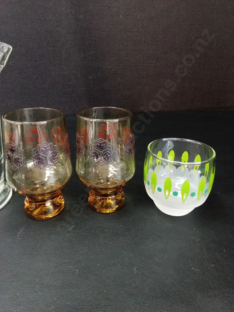 GLASS JUG H18CM AND 3 GLASSES Image 1++