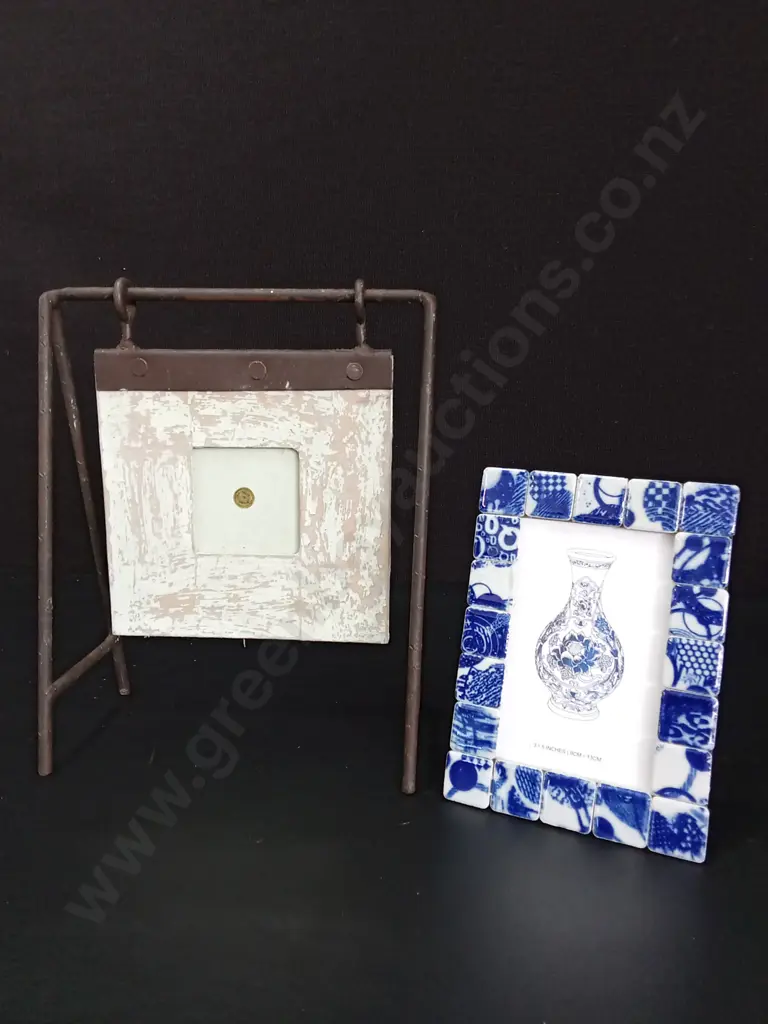 2 PHOTO FRAMES TALLEST H26CM Image 1++
