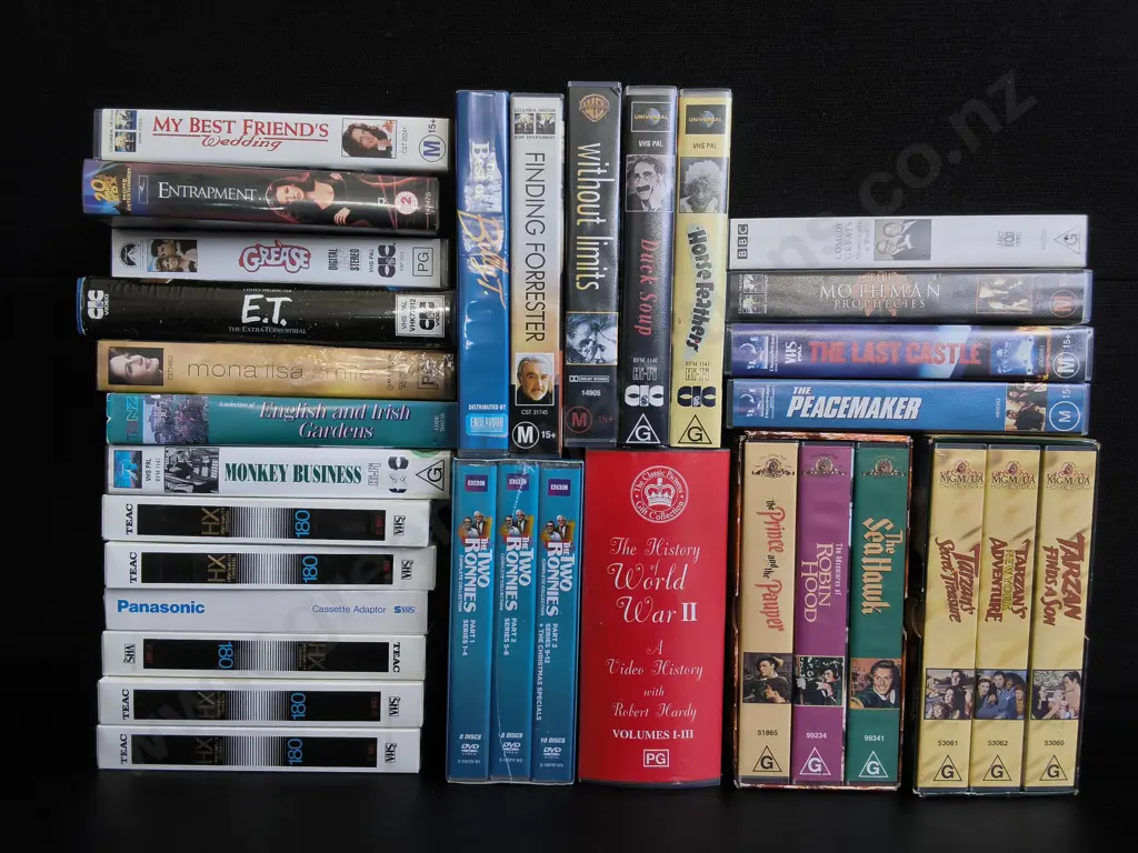 MIX OF VINTAGE VHS TAPES Image 1++