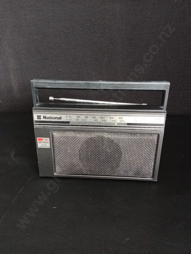 VINTAGE NATIONAL PORTABLE RADIO RECEIVER L18CM Image 1++