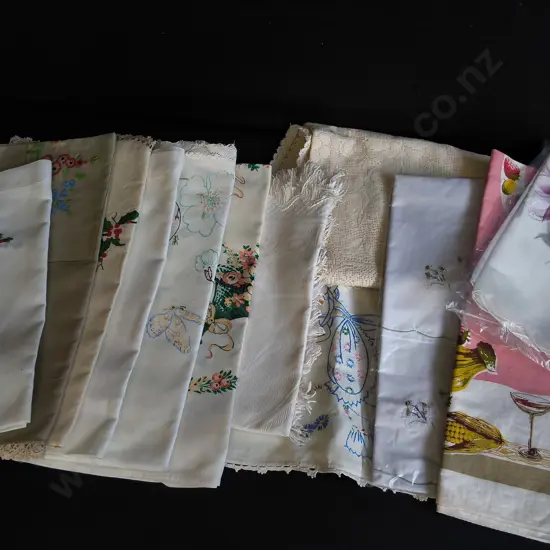 MIX OF VINTAGE TABLECLOTHS/ FABRIC, INCLUDING EMBROIDERED