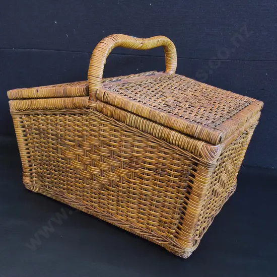 WICKER PICNIC BASKET, W 47 CM X H 36 CM