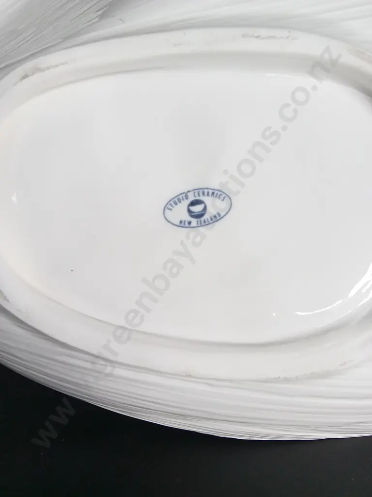 STUDIO CERAMICS LEAF SHAPED CERAMIC PLATTER L50CM Image 1++