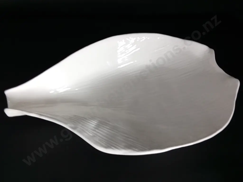 STUDIO CERAMICS LEAF SHAPED CERAMIC PLATTER L50CM Image 1++
