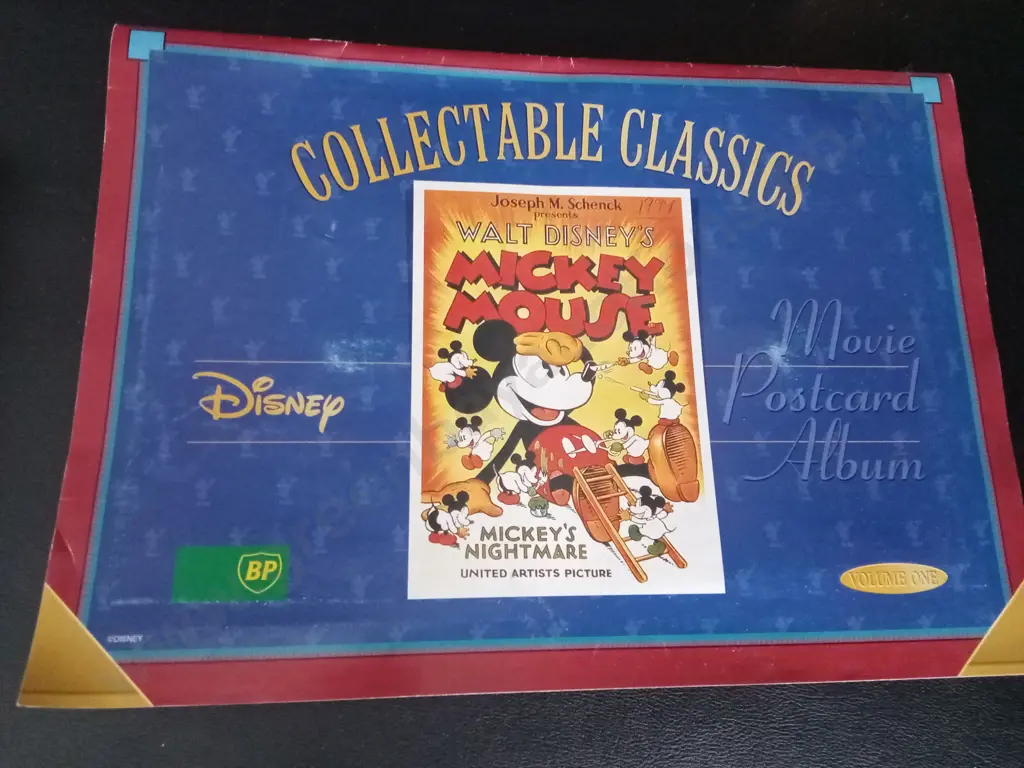 18 VINTAGE DISNEY COMICS AND COLLECTABLE POSTCARDS Image 1++