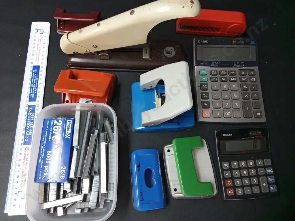 BOX OF STATIONERY ITEMS Image 1++