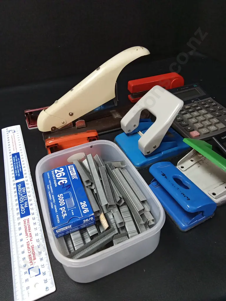 BOX OF STATIONERY ITEMS Image 1++