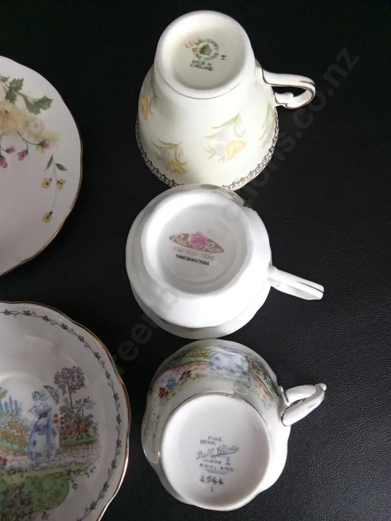 6 CUP AND SAUCER SETS INCLUDING SALISBURY, BELL CHINA, VALE AND ROYAL STRATFORD Image 1++