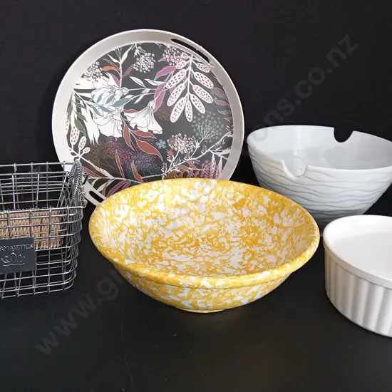 ASSORTED DISHES LARGEST DIA 33CM
