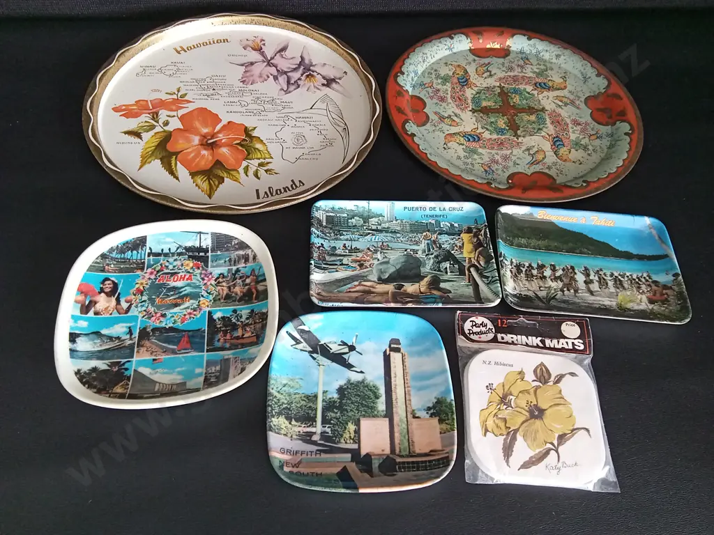 VINTAGE METAL TRAYS AND POSTCARD STYLE DISHES LARGEST DIA 28CM Image 1++