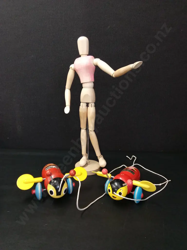 2 VINTAGE BUZZY BEE TOYS WITH AN ARTIST DUMMY Image 1++