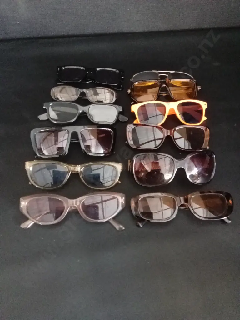 12 PAIRS OF SUNGLASSES Image 1++
