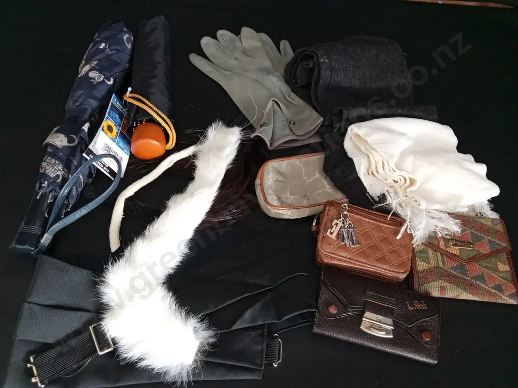 BAG OF ASSORTED ITEMS Image 1++