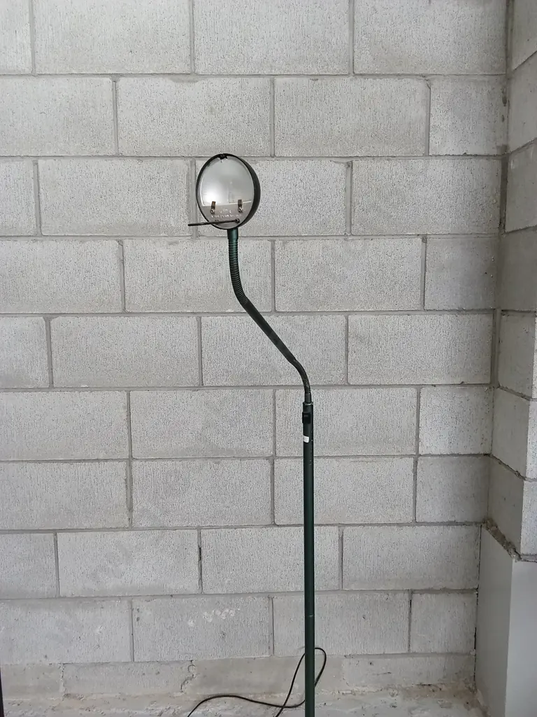 TWO FREE STANDING LAMPS (UNTESTED), BLACK LAMP H 140CM Image 1++
