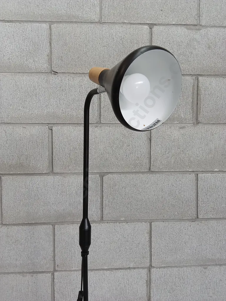 TWO FREE STANDING LAMPS (UNTESTED), BLACK LAMP H 140CM Image 1++