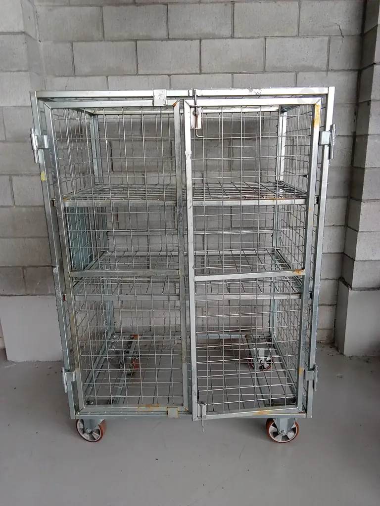 LARGE METAL CAGE ON WHEELS WITH 3 TIERS, H 148CM X W 116CM X D 84CM. Image 1++